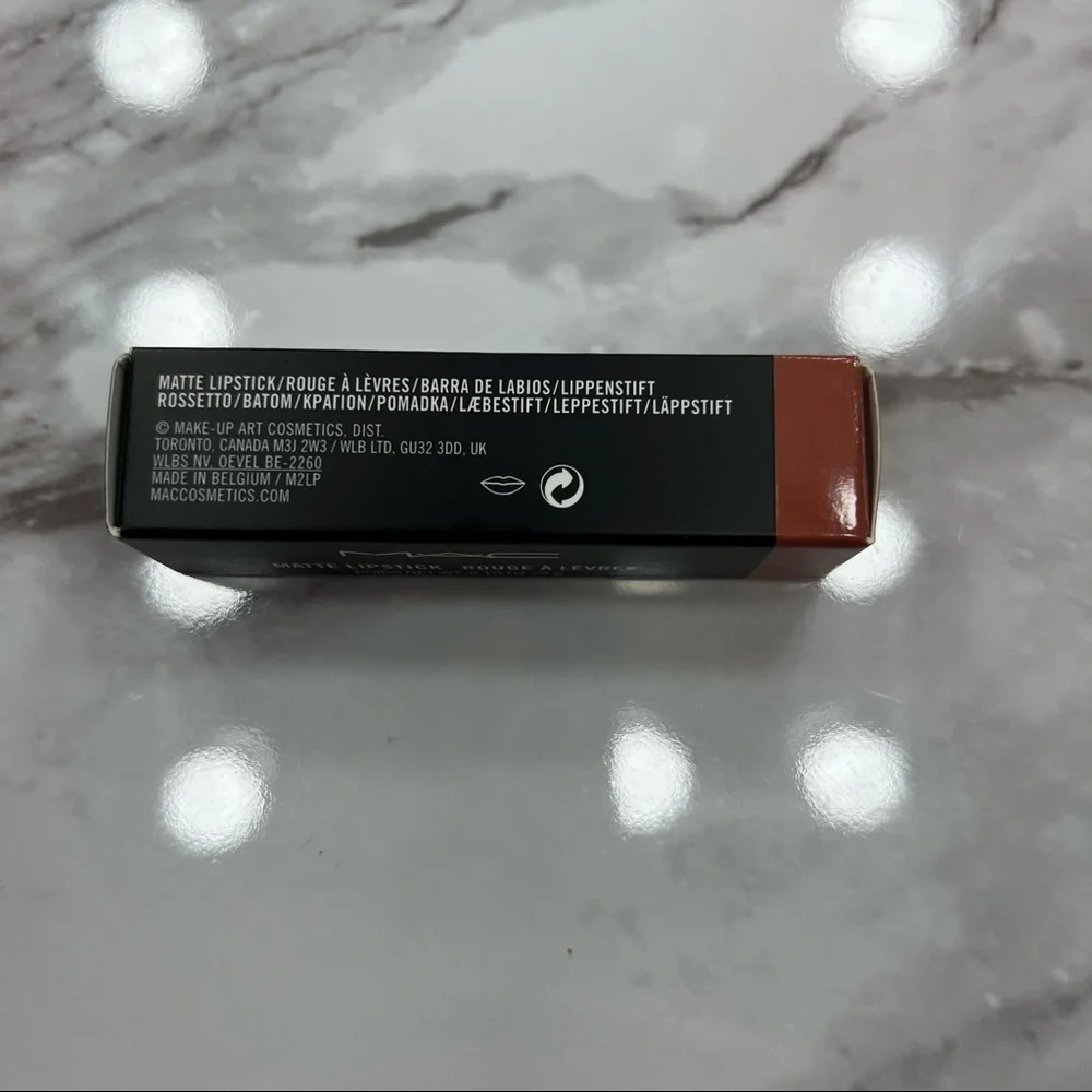 Mac Matte Lipstick Velvet Teddy - Picture 6 of 6